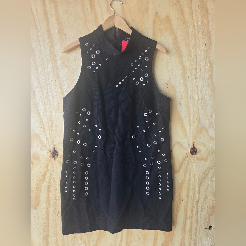 TAHARI Shift Dress Sz 16 Plus Black High Neck Grommets Accents Sleeveless New - Picture 4 of 13